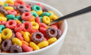 🍪 Quase dois terços dos novos alimentos lançados no Brasil são ultraprocessados — e o desafio regulatório só aumenta.