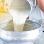 🐄 Leite barato, custo alto: mercado discute contrato futuro como saída, Produtor.