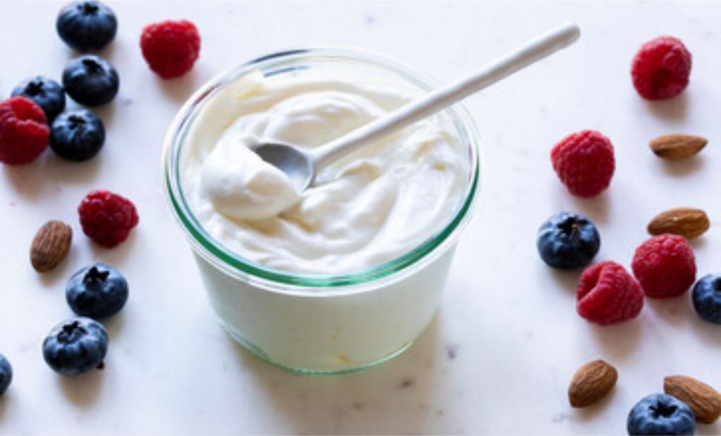 🕰️ O iogurte, esse velho conhecido que nunca sai de moda