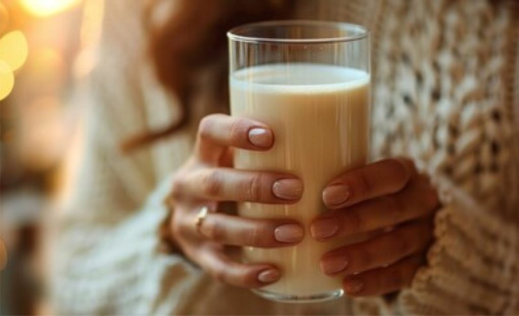 Desnatado. 🧠 Menos gordura não significa menos lactose: nutricionista explica por que o leite desnatado pode piorar sintomas em intolerantes.