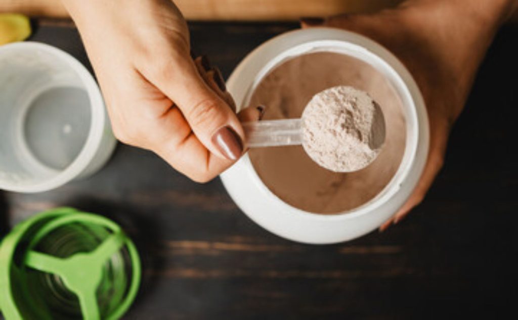 Whey Protein em alta: mais força, saúde e mercado aquecido ⚡