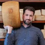 A história de Nick Bayne é a prova de que mudanças radicais podem levar a destinos surpreendentes — especialmente quando o protagonista é o queijo.