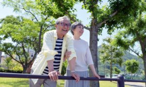 A busca pela longevidade leva a Danone a investigar o que diferencia o microbioma de quem ultrapassa os 100 anos — e como isso vira produto. 🧫