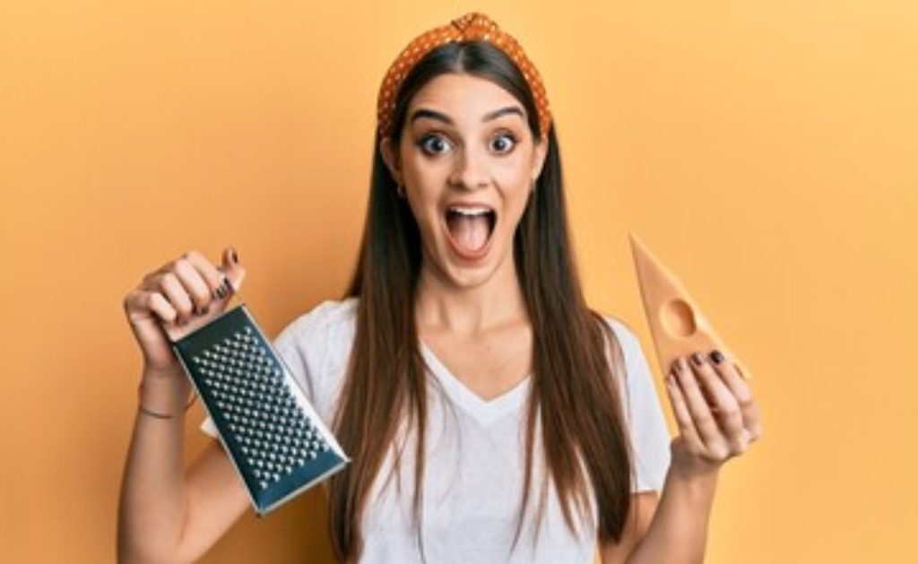 🧠 Uma fatia por semana pode fazer diferença: estudo japonês liga o queijo à proteção cognitiva