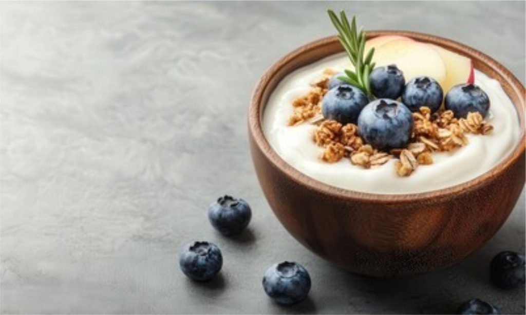Um café da manhã simples, saboroso e acessível pode se transformar em um hábito poderoso para a saúde: o iogurte grego mostra por que continua sendo um aliado diário.