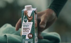 ⚡ A Verde Campo avança na categoria esportiva com o primeiro shake 100% Whey pronto para beber, ampliando a fronteira da inovação proteica no país.