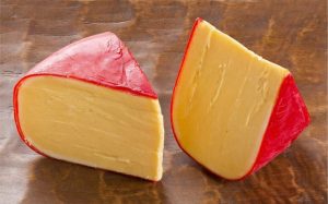 😮 Casca do queijo nem sempre é vilã: produtor italiano esclarece o que comer, o que evitar e como identificar riscos à saúde.