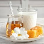 🌙 Leite e mel ganham força como aliados naturais para um sono mais reparador.