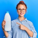 Saúde feminina em foco: 6 respostas sobre o leite 👍 2 🥛 Entenda como o leite impacta a saúde feminina e por que ele continua essencial na rotina — do metabolismo aos ossos.