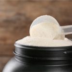 ⚡ Whey protein mostra efeitos além do esporte: fortalece músculos, melhora pressão e até ajuda na imunidade, dizem especialistas.