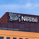 🧠 Reformulação, testes cegos e foco em grandes marcas orientam a nova estratégia da Nestlé USA.
