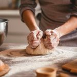 ♻️ Na confeitaria caseira, o leite talhado vira solução prática, saborosa e sem desperdício.