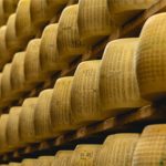 Product placement milionário: Parmigiano Reggiano entra em Hollywood 🎬🧀 2 Queijo italiano investe pesado em product placement para ganhar visibilidade. Parmigiano