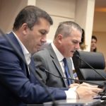 Cadeia em alerta: avanço do veto ao leite em pó importado em SC 🚜📉 1 Alesc intensifica discussão sobre leite em pó importado e seus efeitos na cadeia leiteira de Santa Catarina. 🚜