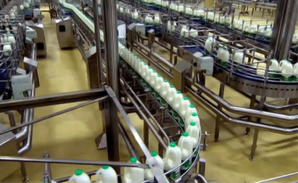 Com mais leite disponível e preços retraídos, o mês de novembro registrou redução expressiva do déficit da balança comercial do setor lácteo. 🐄