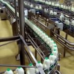 Com mais leite disponível e preços retraídos, o mês de novembro registrou redução expressiva do déficit da balança comercial do setor lácteo. 🐄