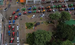 O protesto saiu da Água Branca, passou pela área central (foto) e seguiu até o parque de exposições.