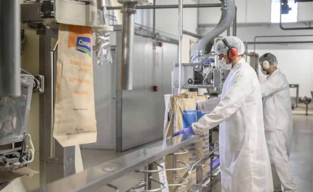 Com US$ 881,5 milhões em receitas, exportações de lácteos avançam e devem superar marca histórica ainda em 2025 📊