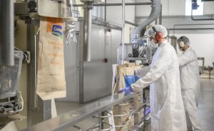 Com US$ 881,5 milhões em receitas, exportações de lácteos avançam e devem superar marca histórica ainda em 2025 📊