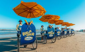 🧀 A presença do queijo coalho nas praias gaúchas se consolida como vitrine de marca e produto.