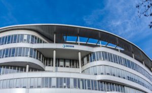 Terceira tentativa da Danone reacende negociações pela Lifeway, gigante do kefir, em um contexto de conflitos societários e litígios em curso ⚖️