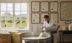 Apenas seis produtores no mundo dominam a arte de transformar leite em Stilton legítimo 🧪