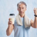 🧓➡️🏋️ Whey protein na terceira idade: moda fitness ou apoio real? 1 Do shaker à mesa do idoso: especialistas avaliam o papel do whey protein fora da academia 🧠