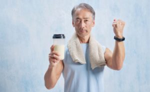 Do shaker à mesa do idoso: especialistas avaliam o papel do whey protein fora da academia 🧠