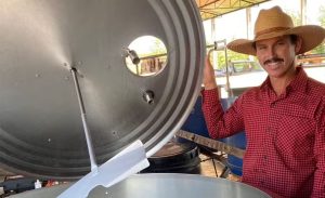 Produtor Francarlos Bueno Sudak: projeto permite melhorar aa produção leiteira e adotar novas tecnologias — Foto: Arquivo pessoal