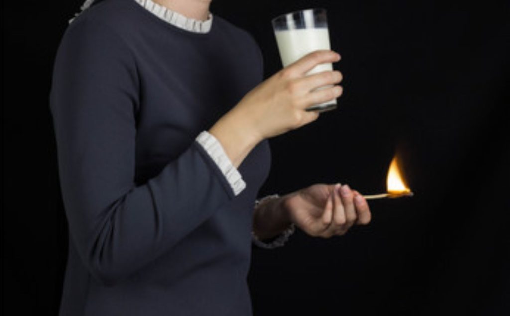 Beber leite para azia: tradição popular x evidência científica 📊