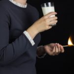 Beber leite para azia: tradição popular x evidência científica 📊