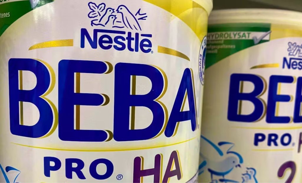 🌍 Óleo contaminado com cereulida, produzido na China, afeta Nestlé, Danone, Lactalis e Hochdorf.