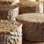 🐄 Do leite cru ao pingo, esses queijos artesanais brasileiros revelam por que o país é um mosaico de sabores.