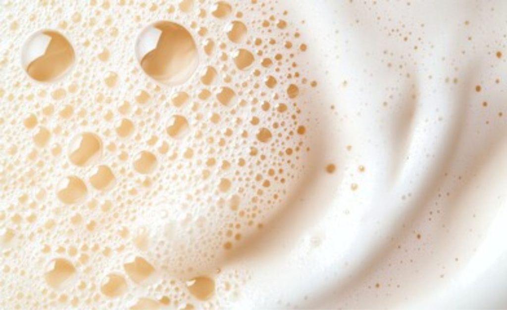 ⚖️ Mesma composição nutricional, nova forma de digestão: como funciona o leite sem lactose.