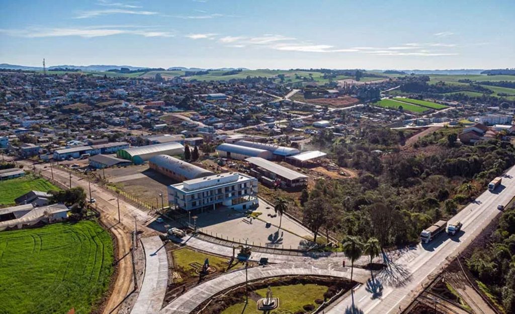 Investimentos públicos e privados colocam o setor leiteiro no centro da estratégia agroindustrial de Mariópolis 🧀
