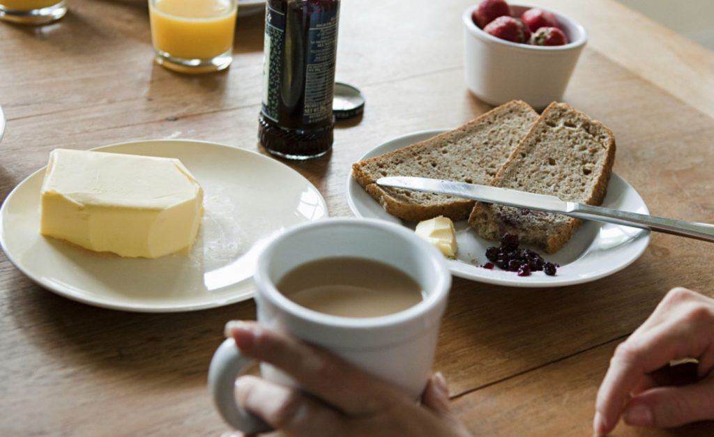 🍓 Com foco em praticidade e nutrição, o café da manhã saudável redefine categorias e amplia o espaço de leite e iogurte.