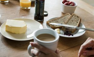 🍓 Com foco em praticidade e nutrição, o café da manhã saudável redefine categorias e amplia o espaço de leite e iogurte.