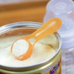 Fórmula contaminada: pediatras explicam sintomas e tratamento de bebês 1 Recall Nestlé mobiliza autoridades sanitárias e médicos após identificação de Bacillus cereus em fórmulas infantis no país ⚠️