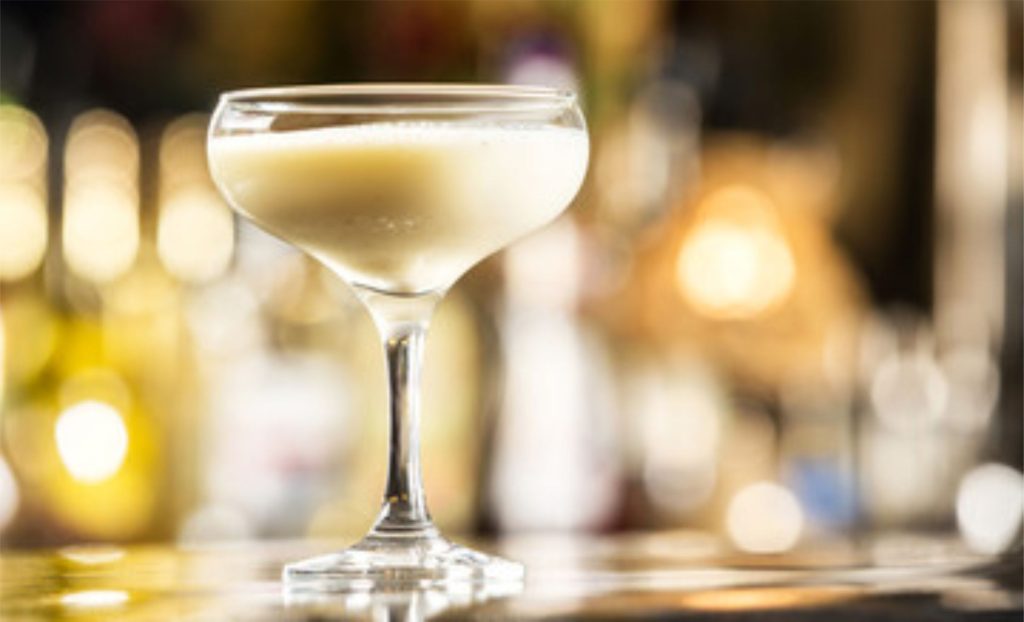 🍼 Entre o exótico e o polêmico, bares japoneses transformam o leite materno em experiência urbana paga.