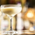 🍼 Entre o exótico e o polêmico, bares japoneses transformam o leite materno em experiência urbana paga.