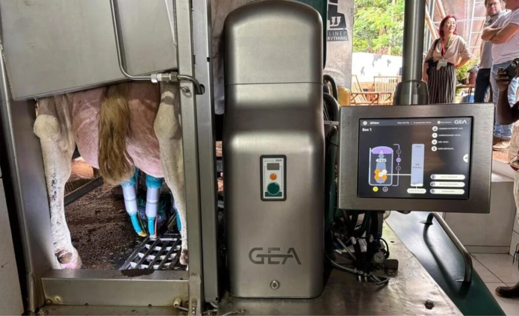 ⚙️ Tecnologia instalada há um ano mostra efeitos na sanidade do rebanho e na organização do trabalho familiar. Automatização