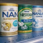 🔍 Fórmulas infantis motivaram internações suspeitas, mas exames afastaram contaminação e crianças apresentaram recuperação satisfatória.