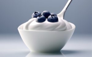 🧬 Iogurte grego depende de concentração pós-fermentação para elevar proteína e estabilidade, redefinindo parâmetros industriais e decisões de processo.