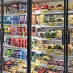 💰 Mercado de leite pressiona renda no campo, enquanto consumo cresce menos de 2%.