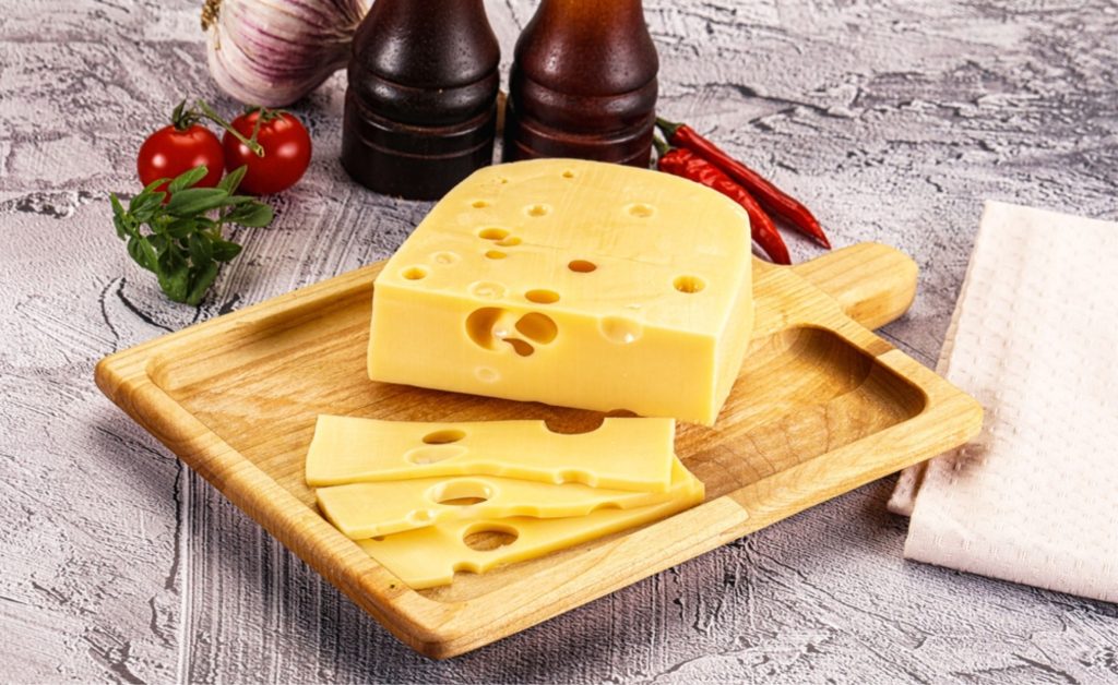 👶 Rico em cálcio e proteínas, o queijo emmental pode ser um aliado da saúde materna — desde que alguns cuidados sejam seguidos.