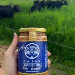 Irmãs transformam leite A2A2 em doce de leite de búfala 💛🐃 1 ✨ Criado na pandemia, o doce de leite de búfala virou novo fôlego para produtoras rurais paraibanas.