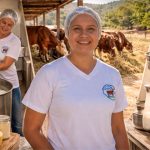 Leite sob controle: a biomédica que virou queijeira 🧀 1 📅 Desde 25/07/2017, o leite segue calendário rígido e vira manteiga, frescal e parmesão no sítio.