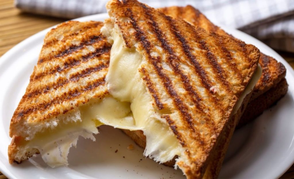 Após viralizar nas redes, o queijo quente de R$114 virou símbolo de debate sobre preços — e contribuiu para o fechamento de um café 🍞