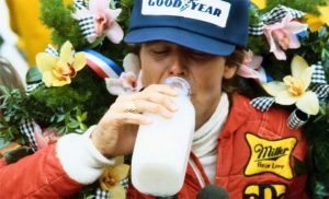 De gesto espontâneo a estratégia multicanal: o leite na Indy 500 ganha escala nacional 🥇