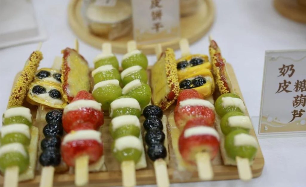 🍓 Tendência nas redes e nas ruas, o naipi reforça cadeias lácteas e cria experiências para visitantes em busca de sabores autênticos.